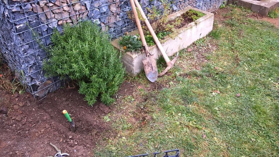 Pokládka obrubníků (1. krok): Příprava nářadí a terénu